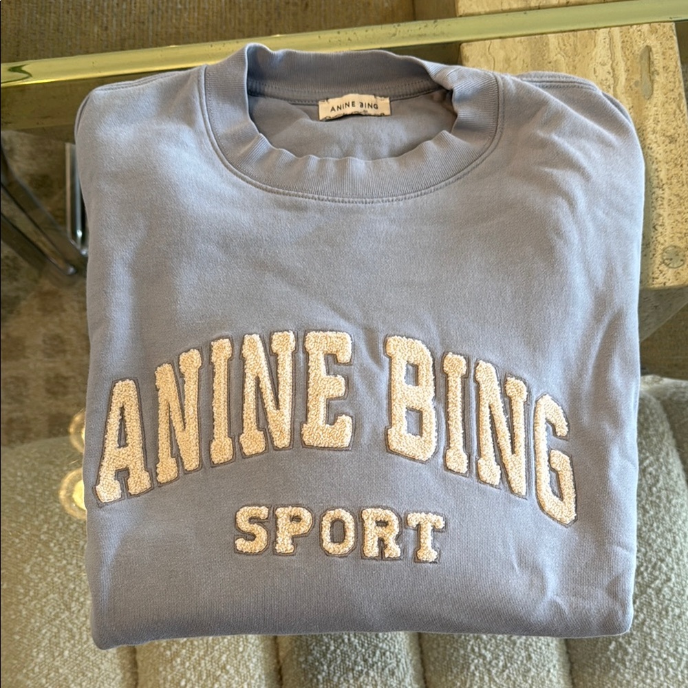ANINE BING “sport”
embroidered-logo organic cotton sweatshirt